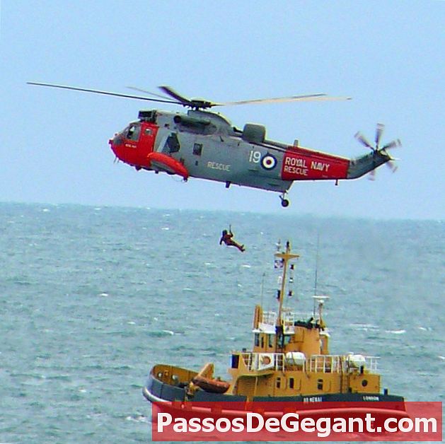 Il pilota dell'elicottero dell'aeronautica salva la squadra delle forze speciali