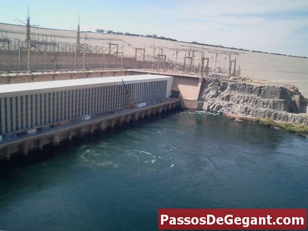 Aswan High Dam pabeigts