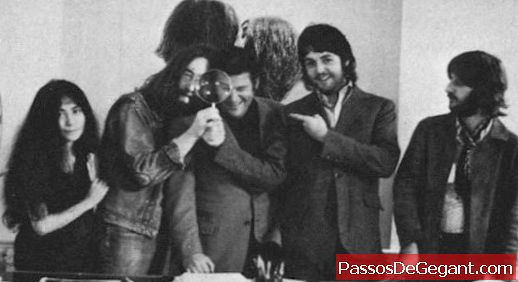Beatles menajeri Brian Epstein öldü