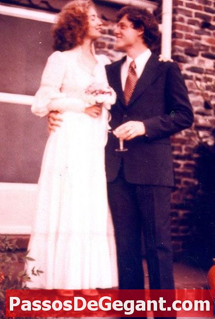 Bill Clinton gifter sig med Hillary Rodham