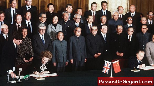 英国は香港を中国に返すことに同意する