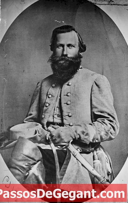 Kavaleri Konfederasi Jenderal J.E.B. Stuart terluka parah