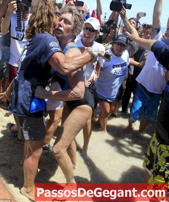 Diana Nyad, 64, gör rekord simma från Kuba till Florida