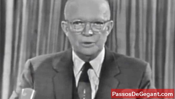 Eisenhower advierte sobre complejo militar-industrial