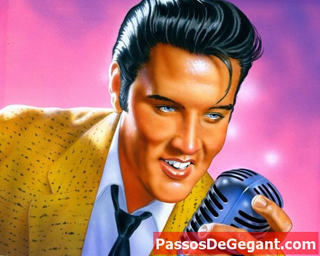 Elvis Presley införs i den amerikanska armén