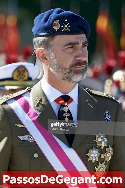 פליפה השישי הופך למלך ספרד לאחר שחואן קרלוס הראשון התנער