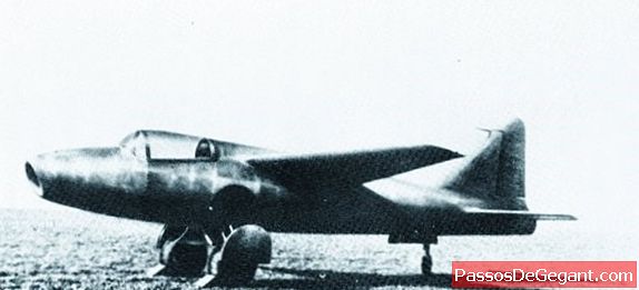 El primer avión aliado propulsado por jet vuela - Historia