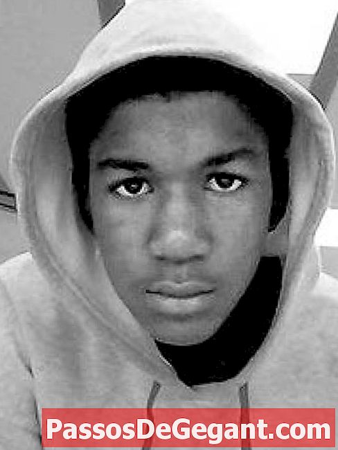 Adolescente da Flórida, Trayvon Martin, é baleado e morto
