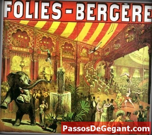 Folies Bergere 무대 첫 공연