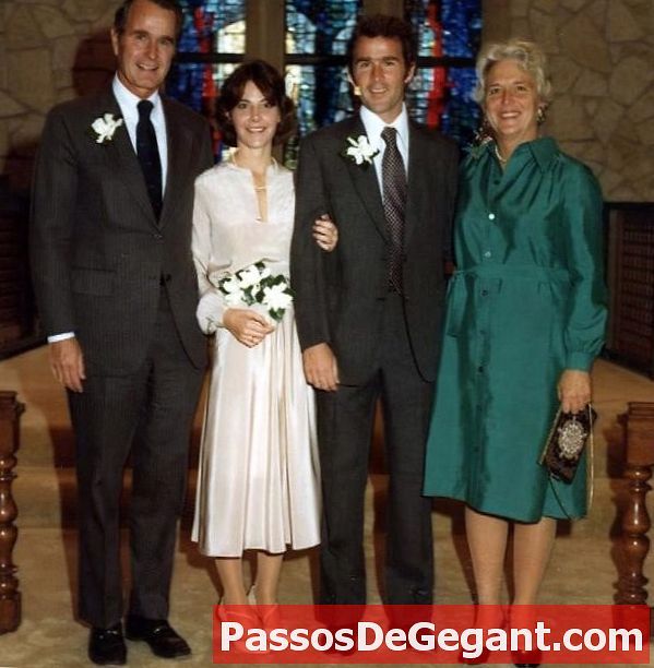 George W. Bush trouwt met Laura Welch in Midland, Texas
