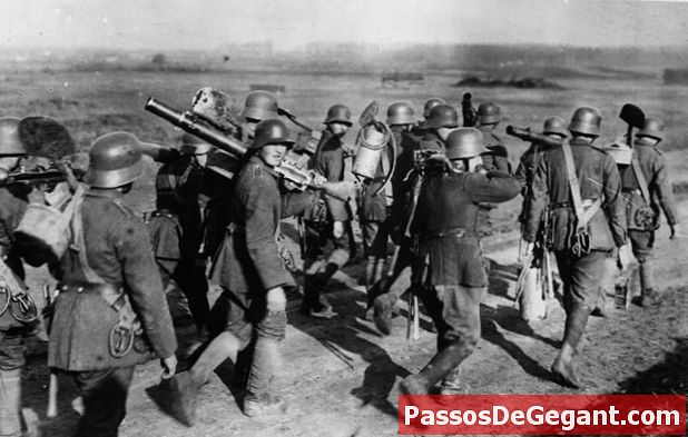 القوات الألمانية تعبر نهر السوم