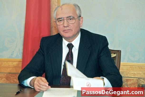 Горбачов подава оставка като президент на СССР