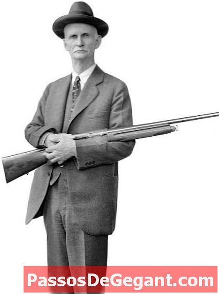 Ο σχεδιαστής πυροβόλων όπλων John Browning γεννιέται