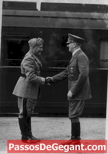 هتلر وموسوليني يلتقيان في ميونيخ