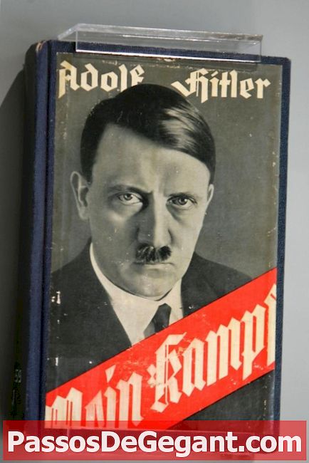 हिटलर का "Mein Kampf" प्रकाशित हुआ है