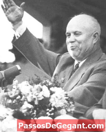 Khrushchev se torna premier soviético - História