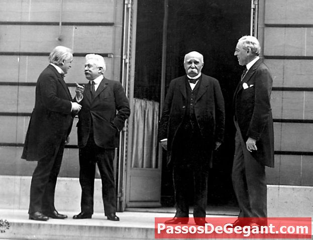 Führer der vier großen Nationen treffen sich zum ersten Mal in Paris