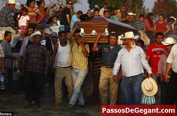 הצבא המקסיקני מוציא להורג 417 מהפכנים בטקסס בגולאד