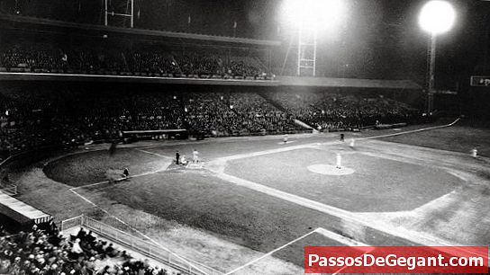 MLB tổ chức trò chơi đêm đầu tiên