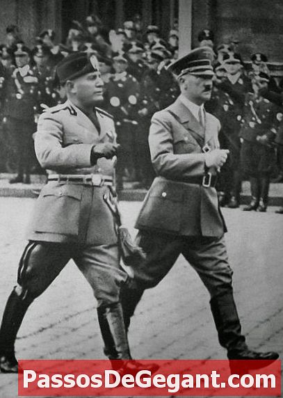 Mussolini questiona os planos de Hitler