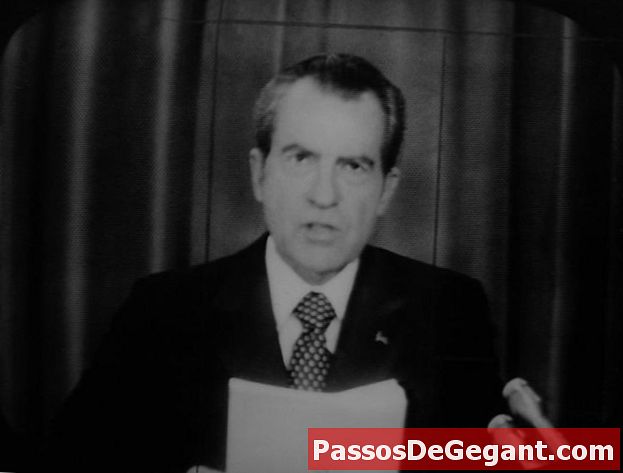 Nixon declara que a Guerra do Vietnã está terminando