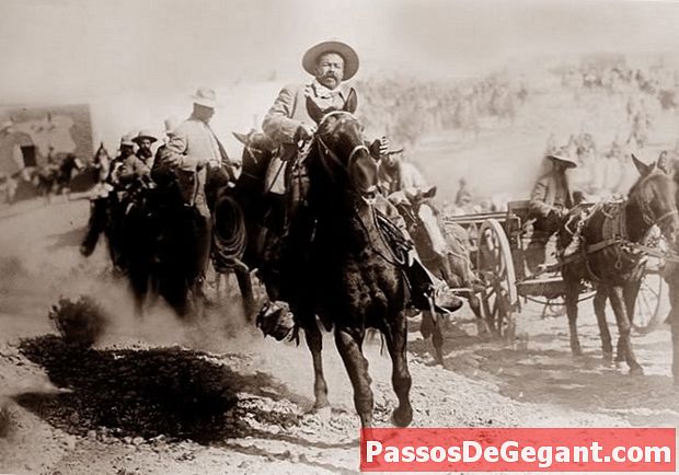 Pancho Villa attackerar Columbus, New Mexico