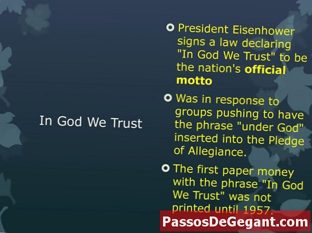 הנשיא אייזנהאואר חותם על החוק "אלוהים אנו סומכים"