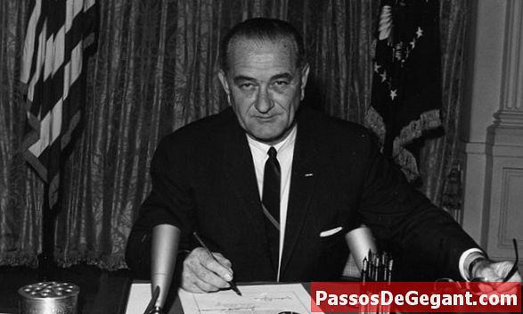 Prezydent Lyndon Johnson podpisuje Highway Beautification Act