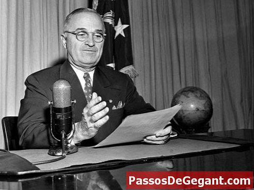 Presidentti Truman julistaa Truman-opin
