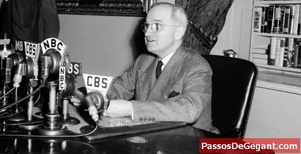 Präsident Truman wird über das Manhattan-Projekt informiert - Geschichte