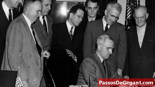 El presidente Truman firma la Ley de Seguridad Nacional