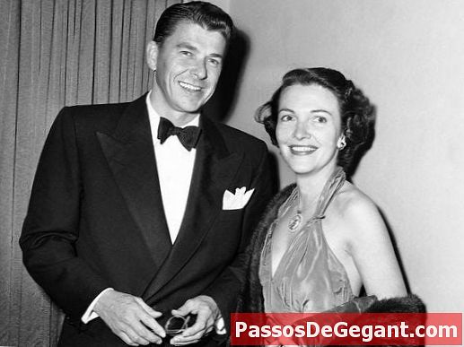 Ronald Reagan i Nancy Davis pobierają się