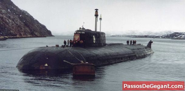 El submarino de Rusia, el "Kursk", se hunde con 118 a bordo