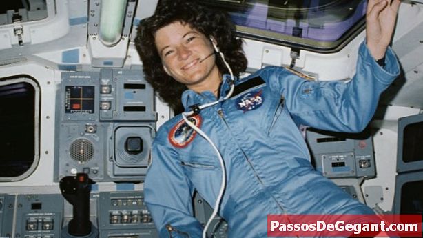 سالي رايد تصبح أول امرأة أمريكية في الفضاء