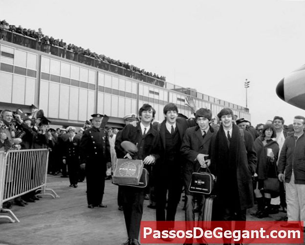 I Beatles danno il via al primo tour negli Stati Uniti al Cow Palace di San Francisco