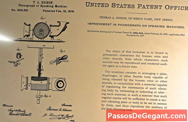 トーマスアルバエジソンが蓄音機の特許を取得