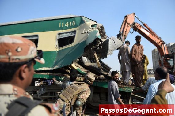 Los trenes chocan en Pakistán