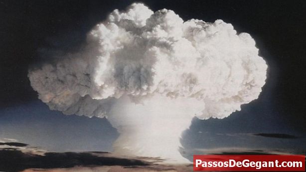 JAV išbandė pirmąją vandenilio bombą