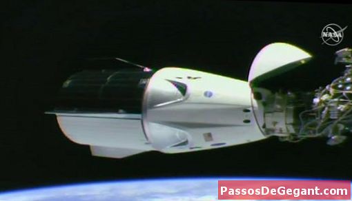 مكوك الفضاء الأمريكي يرسو مع محطة الفضاء الروسية