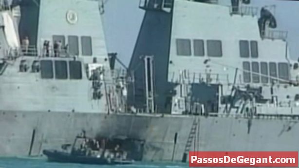 USS Cole атакуван от терористи